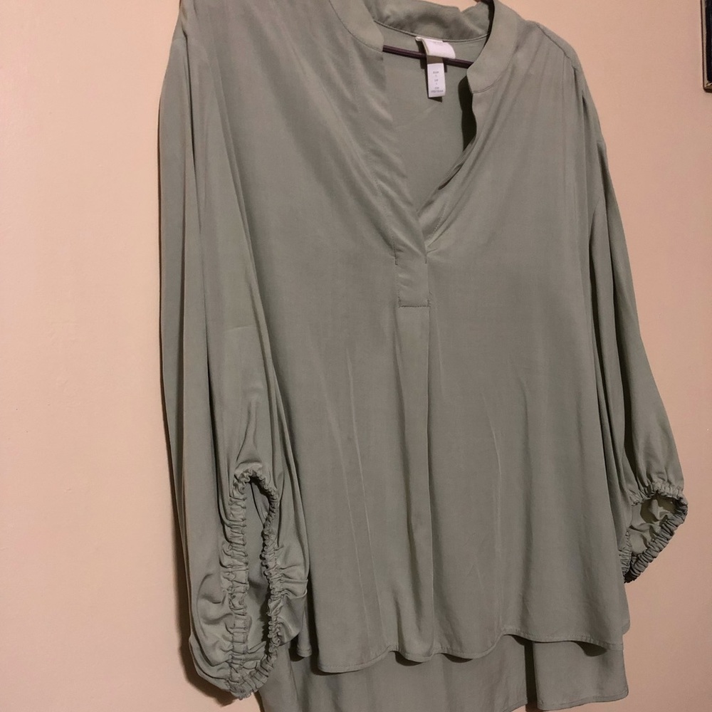 H&M sage green blouse - Picture 2 of 4